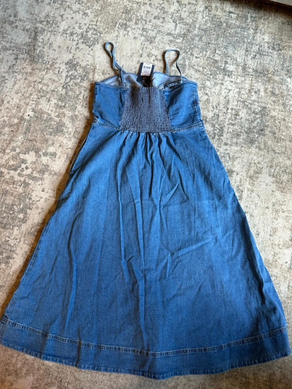 Universal Thread Denim Midi Dress Button Front Smocked Back Pockets NWT M - Picture 3 of 7